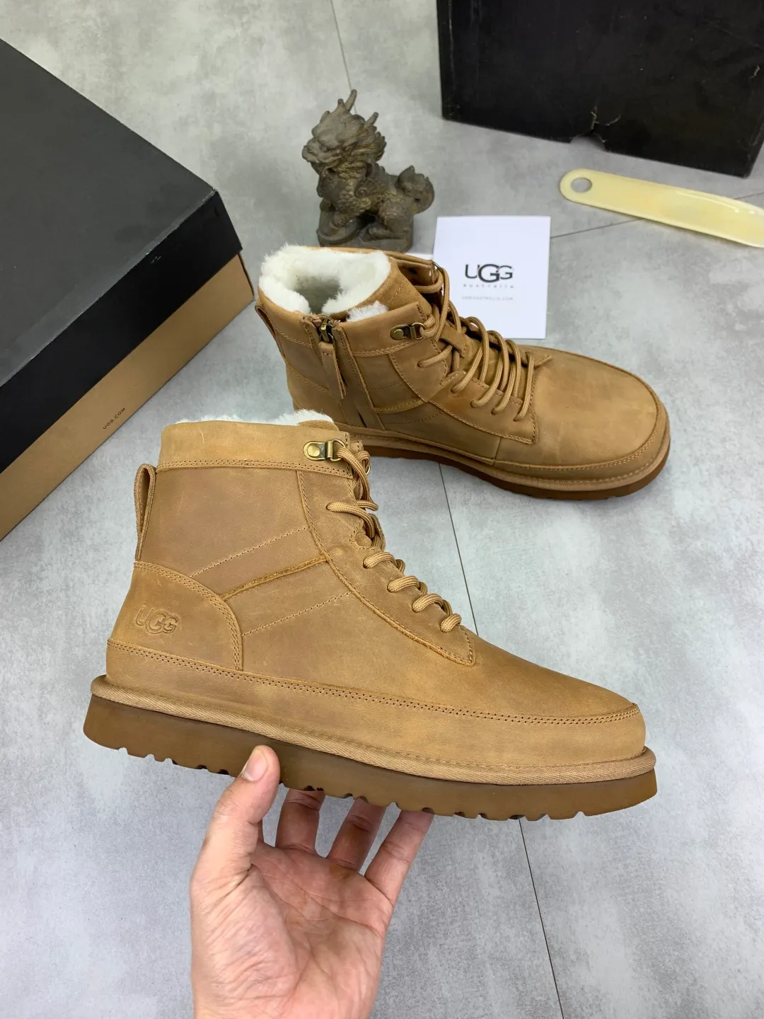 Men's shoes P620 New arrival🆕🆕🆕 IUGGI Men's British retro Martin boots Winter new men's outdoor hiking boots First layer of cowhide on the outside and wool on the inside Comfortable and warm Rubber sole sole Non-slip and firm Trendy and fashionable Casual and versatile Size: 39-44 (38 45 customized) Color: two colors